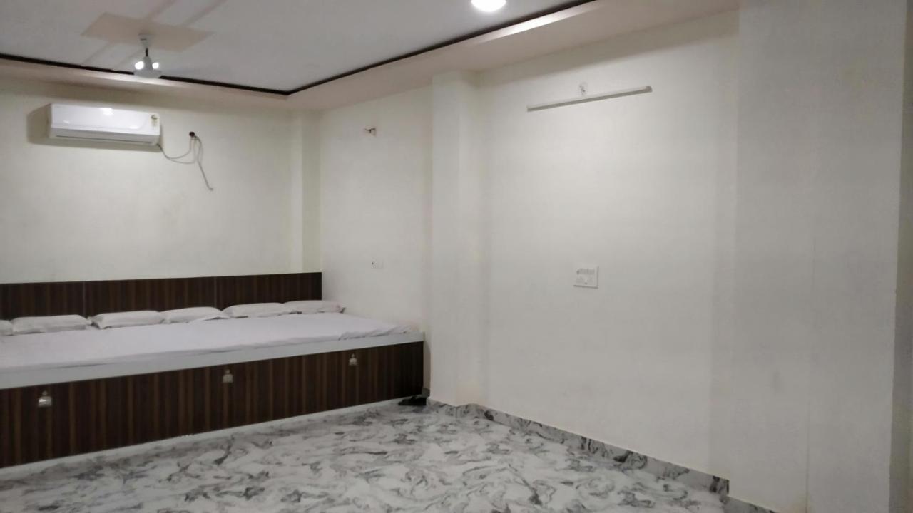 Rajlakshmi Guest House Mathura Kültér fotó