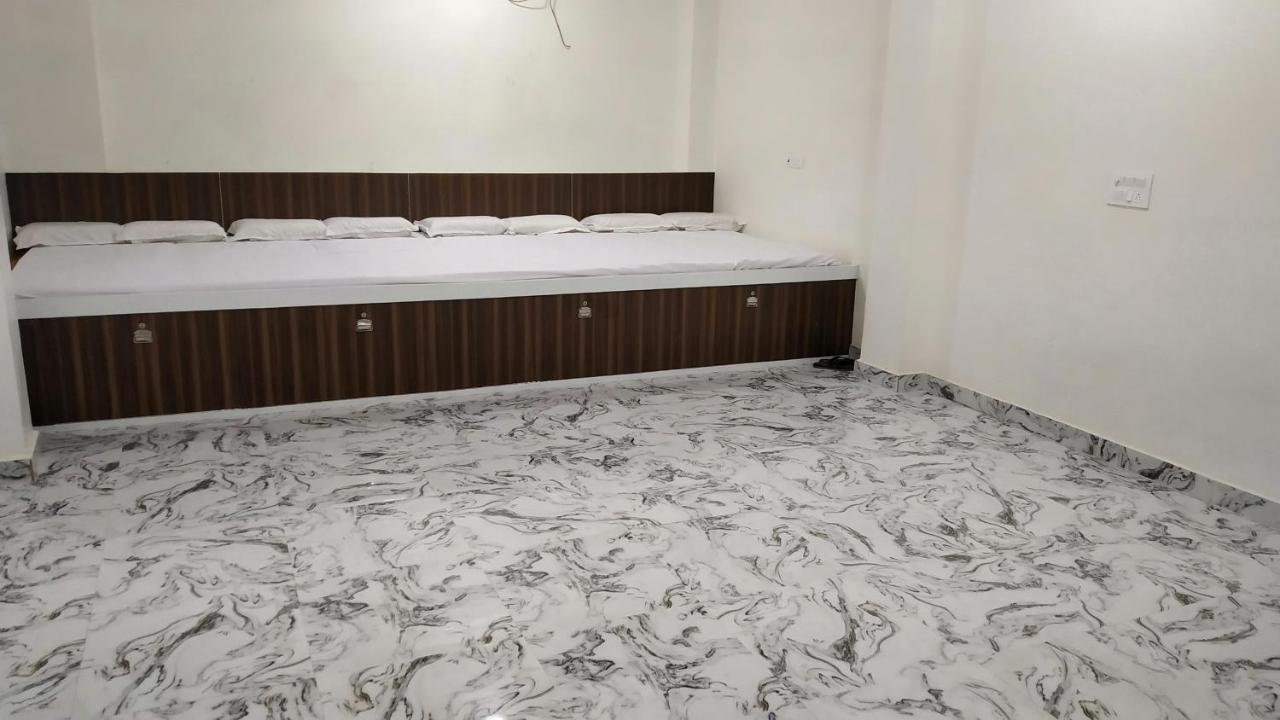 Rajlakshmi Guest House Mathura Kültér fotó