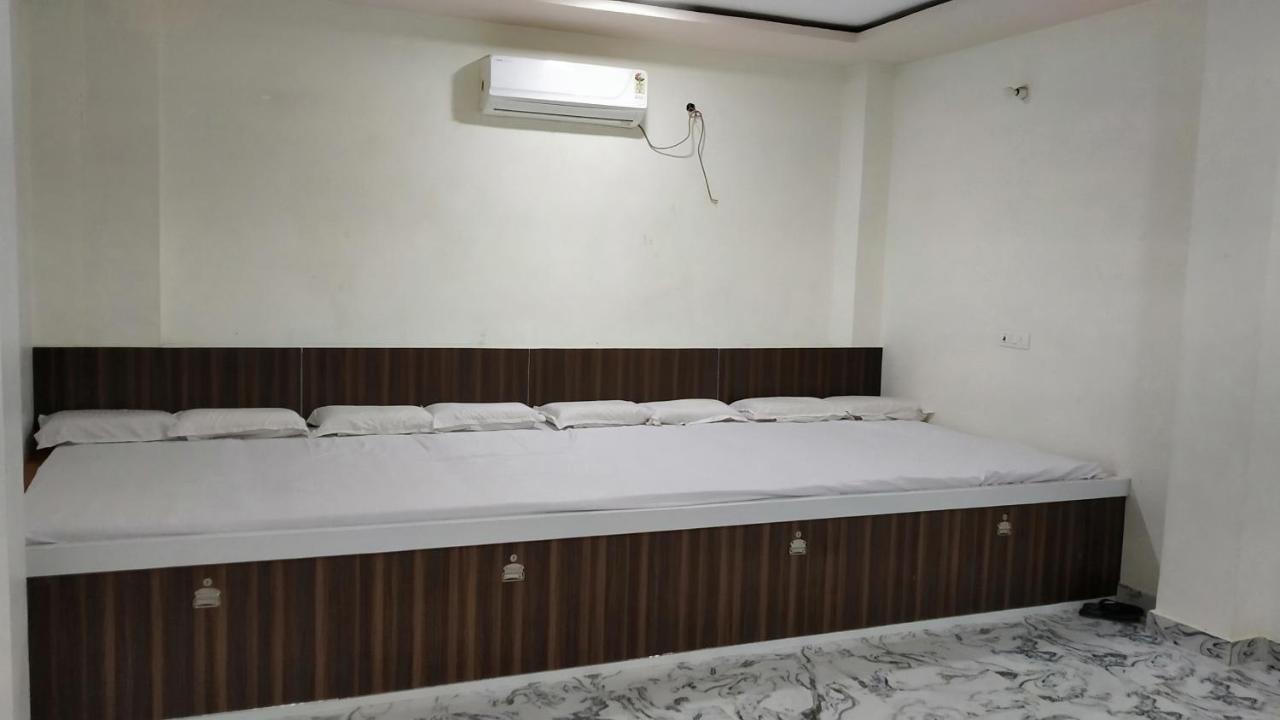 Rajlakshmi Guest House Mathura Kültér fotó
